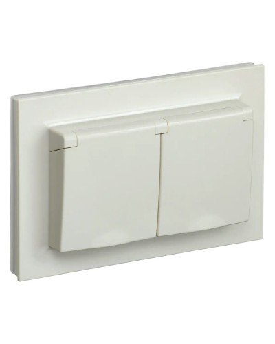 Розетка 2-местная с з/к РСбш12-3-44-БрКр бежевый BRITE (BR-R26-16-44-K10-F). Розетка с заземлением с защитными шторками и крышкой в сборе. IEK в Златоусте
